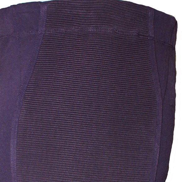 Pencil Skirt that hugs your curves - Picture 5 of 10